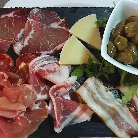 Comodo In Zona E Strategica. Apartamento *