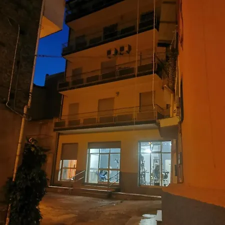 Apartment Comodo In Zona E Strategica.